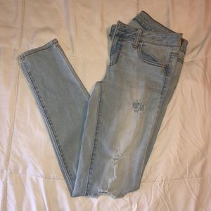 AMERICAN EAGLE JEANS